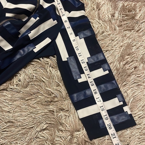 CHICOS Blue & White Mesh Top sz 0 - Picture 10 of 12